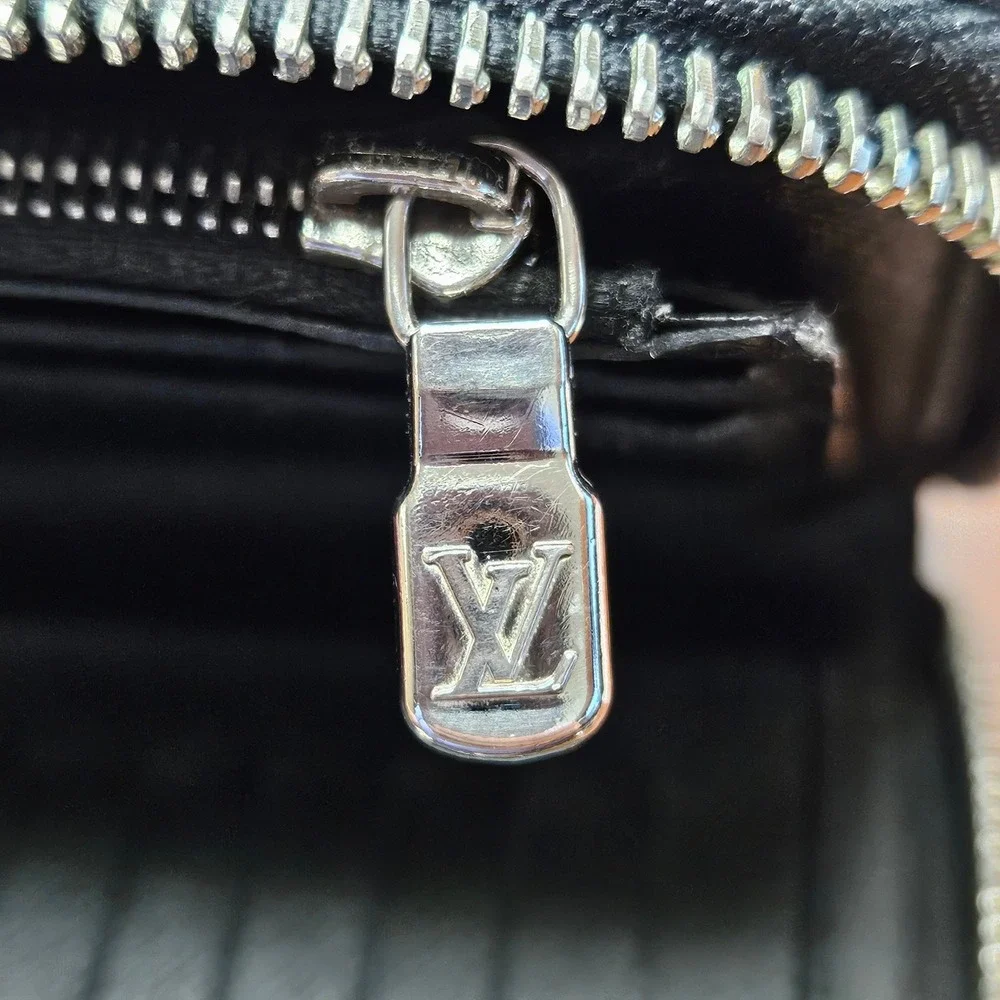 Louis Vuitton Taiga Zippy Organizer NM Black Wallet 2021 France LM0261 READ - Picture 11 of 14